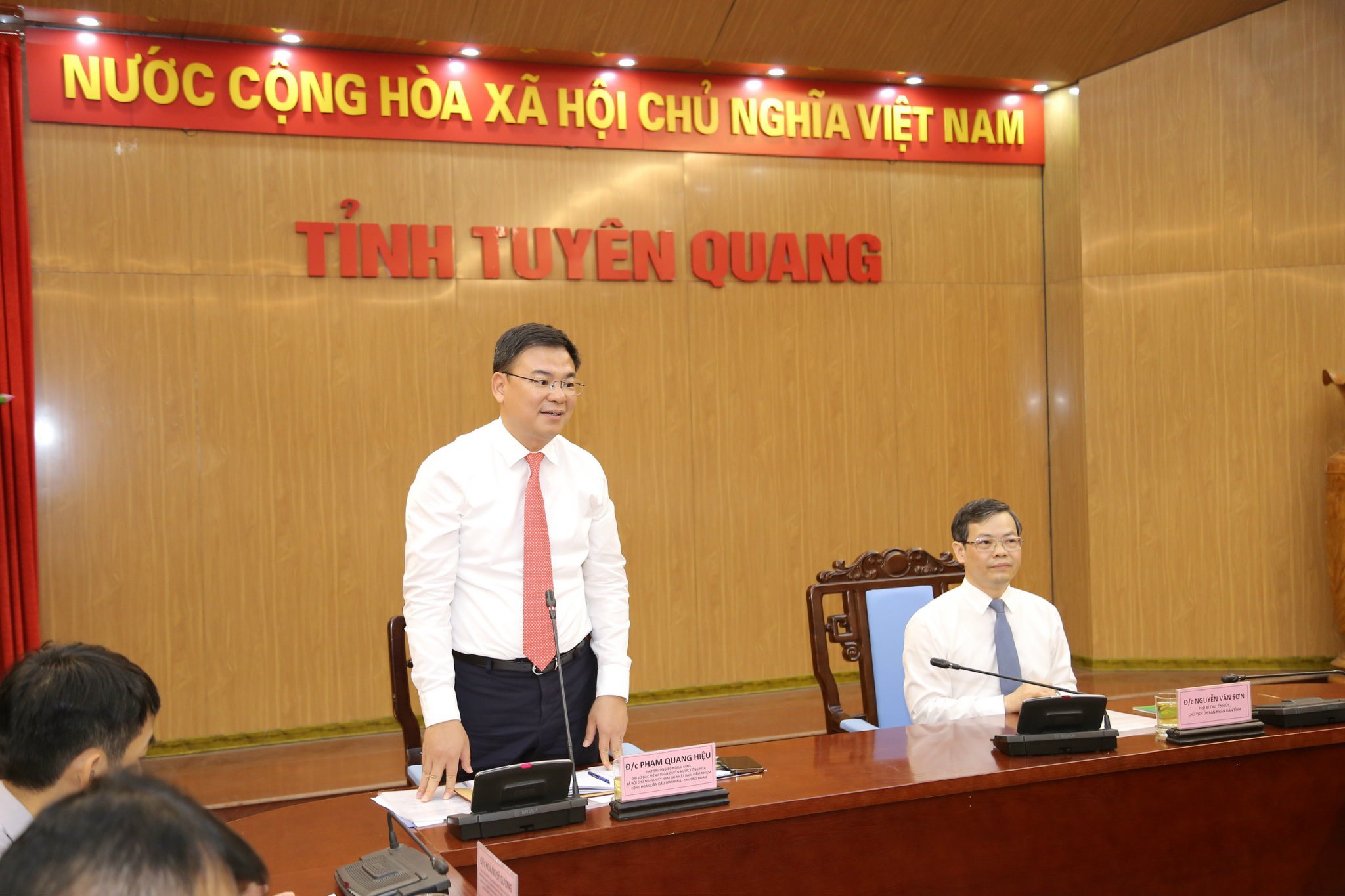 Thứ trưởng Bộ Ngoại giao Phạm Quang Hiệu, Đại sứ Việt Nam tại Nhật Bản phát biểu tại buổi làm việc.